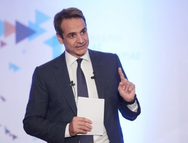 ΝΔ: Πολιτική αίσθηση από τον «εξοστρακισμό» της Ντόρας σε μια ενδεχόμενη κυβέρνηση λόγω συγγένειας με τον Κ. Μητσοτάκη
